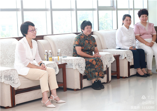 <strong>水波尔家居公茂霞携同爱心女企业家八一慰问</strong>
