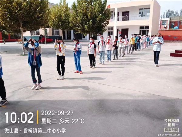 记微山县鲁桥镇师庄村中心小学李成元老师