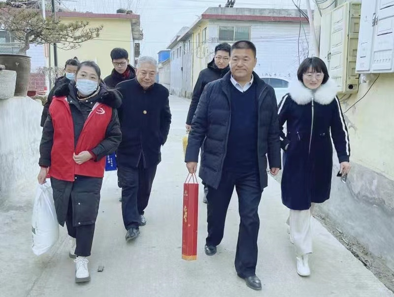 山东好人邹仁勤助人为乐情动家乡