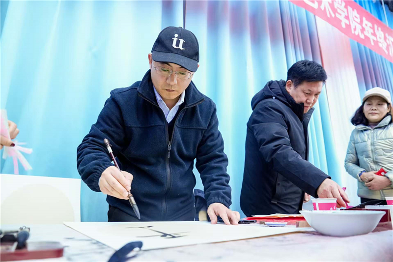 <strong>墨韵风华：薛鹏书法艺术之旅</strong>