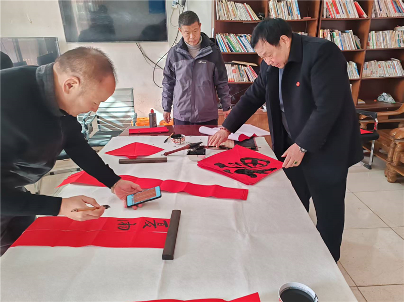 <strong>峄州财金集团组织爱心下乡活动 温暖后山头村迎新春</strong>